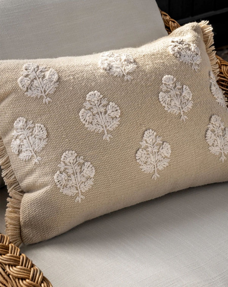 * Carina Indoor/Outdoor Pillow Patterned Pillows